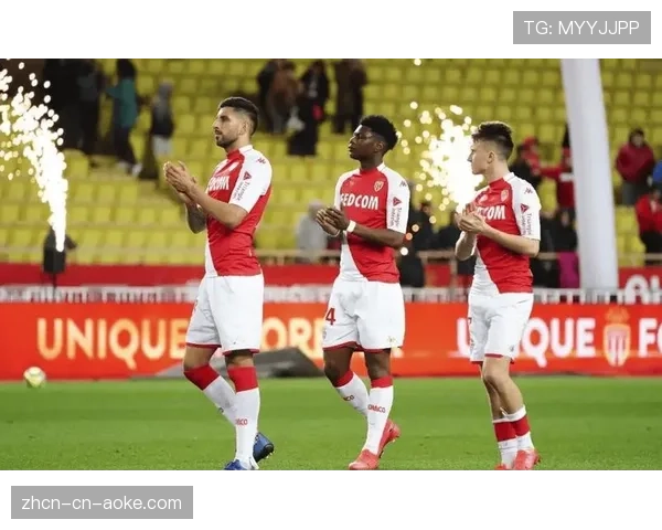 记者指出,摩纳哥的胜利建立在成功的低位防守与高效反击基础上